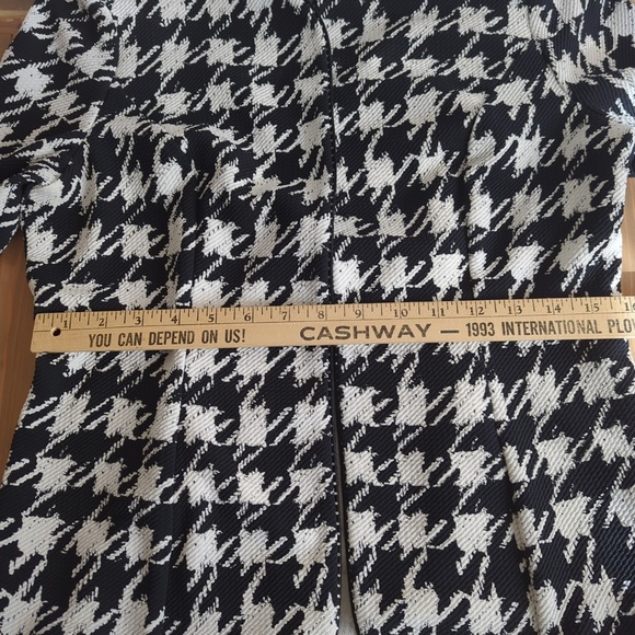 Frank Lyman Black White Houndstooth Open Front Sweater Blazer - Picture 9 of 13